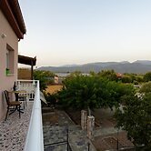 Valira Stathmos Home - Rustic Charm Cottage W Garden