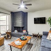 5 Mi to At&t Stadium: Townhome w/ Community Pools!