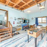 Walk to Beach: Dog-friendly Home in Lincoln City