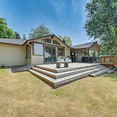 1/2 Mi to Yarrow Bay: Family Home in Kirkland