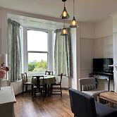 Stunning 1-bed Flat W/seaview, Garden Pet Friendly