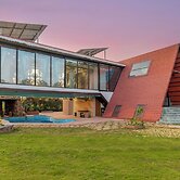 ELIVAAS 3 BHK Handa's Getaway with pool