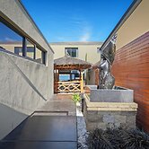 Waterfront Home - Gorgeous Views - 2 Bed