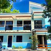 OYO 1166 Hotel Wooden Crib