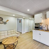 1 Mi to Puget Sound Shores: Modern Des Moines Apt!