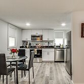 2 Mi to USC Campus: Peaceful Apartment w/ Yard