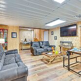 Easy I-30 Access: Cozy Texarkana Apt w/ Essentials