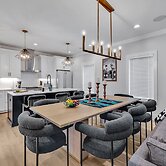 Bass - Private Rooftop - 8 Mins to Broadway