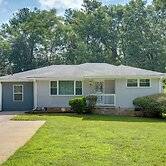 Inviting Home w/ Backyard: 8 Mi to Dtwn Atlanta!