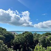 Chat N Chill - Top Floor Condo, Walk To Pink Sands Beach 2 Bedroom Tow