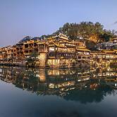 Fenghuang Yiquan River View B&B