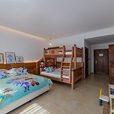 Yunfu Mid Hill Resort Hotel