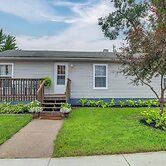 Home Near Kinnick, UI Health & Amish Country