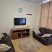 Spacious Large 4BR Home Train Station University