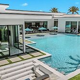 Sleeps 54 3 Luxury Villas w/ Pool + Spa, Pickleball Bravo by Avantstay