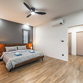 Pool Villa  Bathtub  Pool Table V215