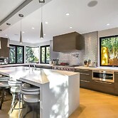 KBM Resorts Long Term Lease 4 Bed/3 Bath Luxury Home Pool, Bbq, Fitnes