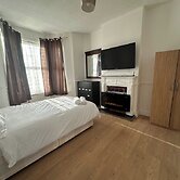 Cosy Croydon Apartment - Close to City Centre