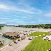 Resort Amenities & Beach Access: Huddleston Condo