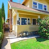 Near LA Cozy Home With Full Kitchen Laundry