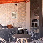 Casa com Garagem e Churrasqueira em Tima Regi o