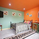 Georgias Gate Studio Cottage - Sleeps 4 & Pets Ok