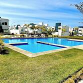 Private Jacuzzi and Pool 2 Level House