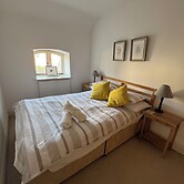 Cosy Cottage Over Malmesbury Abbey