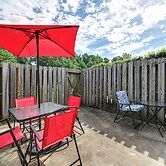 6 Mi to Med District: Greenville Home w/ Yard
