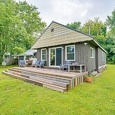 Walk to Cranberry Lake: Quaint Family Cottage
