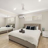 Spacious Family Home Wifi and Salt Pool