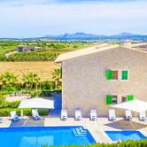 Spacious Villa in the Heart of the Island