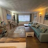 Charming Basildon House With 3 Bedroom Near Town