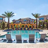 Landing Apartments Near Laurel Park