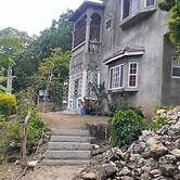 Cozy studio apartment with private parking