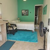 Cozy studio apartment with private parking