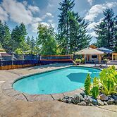 Hot Tub + Sauna: Home 8 Mi to Downtown Tacoma!