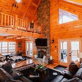Sleeps 16! Luxury Cabin With Game Room & Hot Tub