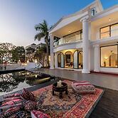 Miyue Shenzhen Tuscan Seascape Holiday