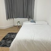 Harrow Haven - Spacious 3 Bedroom House