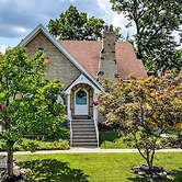 Modern Group Getaway w/ Private Yard in Cincinnati