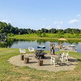 Private Ponds & Trails: Hillsboro Nature Retreat!