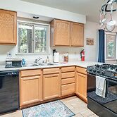 Hike, Swim, Golf: Family Retreat in Arnold!