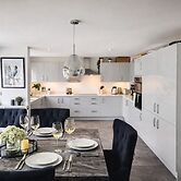 Grand 4-bed House in Ebbsfleet Valley, Garden & Parking Space