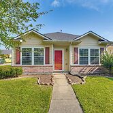 < 1 Block to Park: Family-friendly Houston Home!