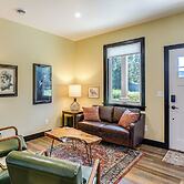 2 Mi to Dtwn Palmer: Custom Valley Home w/ Garage