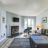 < 1/2 Mi to Sugarbush Resort: Condo w/ Deck!