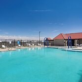 Spacious Family Home w/ Office in Midland-odessa!