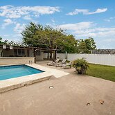 Pool Villa Pet-friendly Near Beach