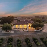 Wine Country Escape w/ Views + Wine Cellar & Gym Caterina Dusi Vineyar